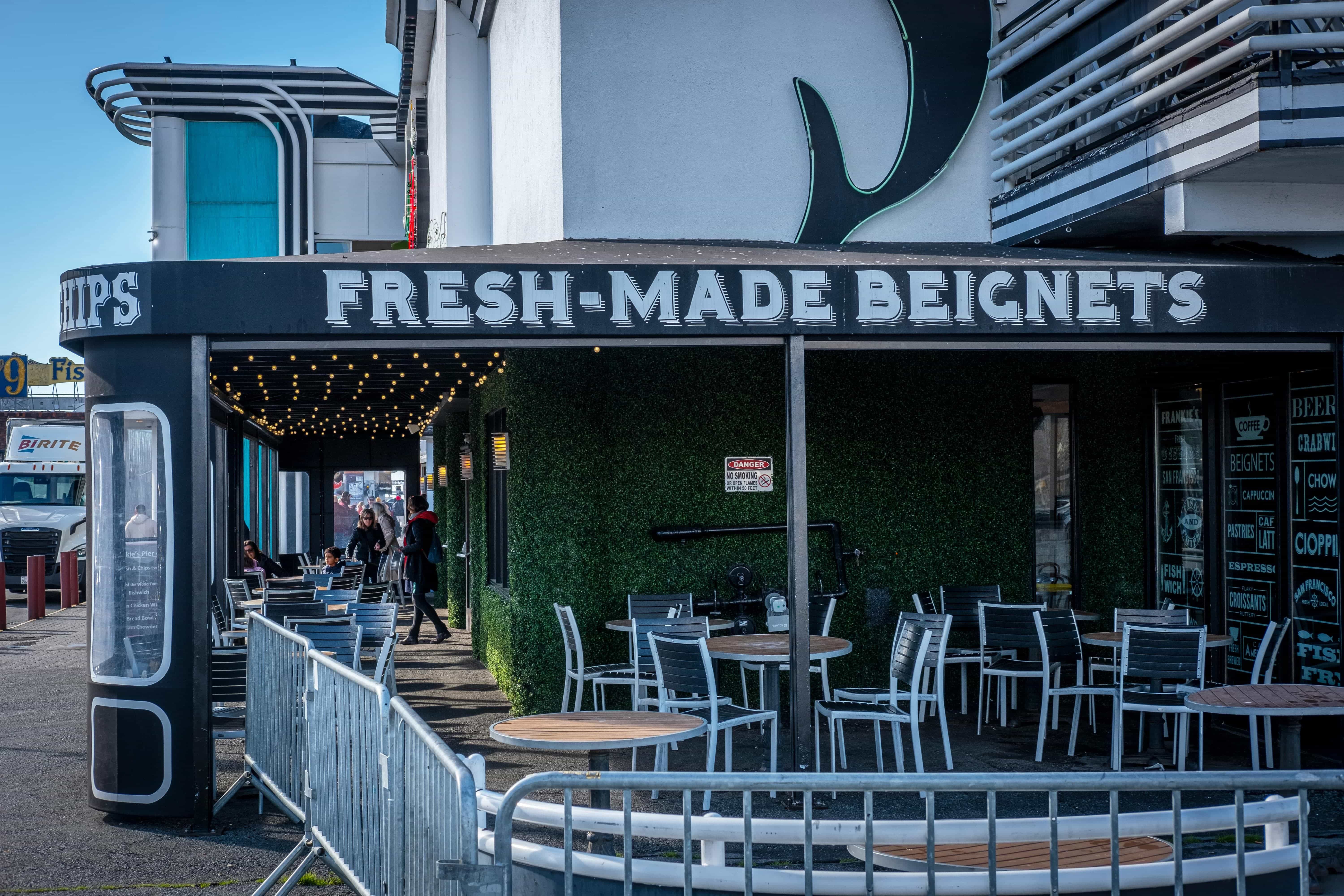 An Afternoon Photo Walk Through an Old Street Without Photographs