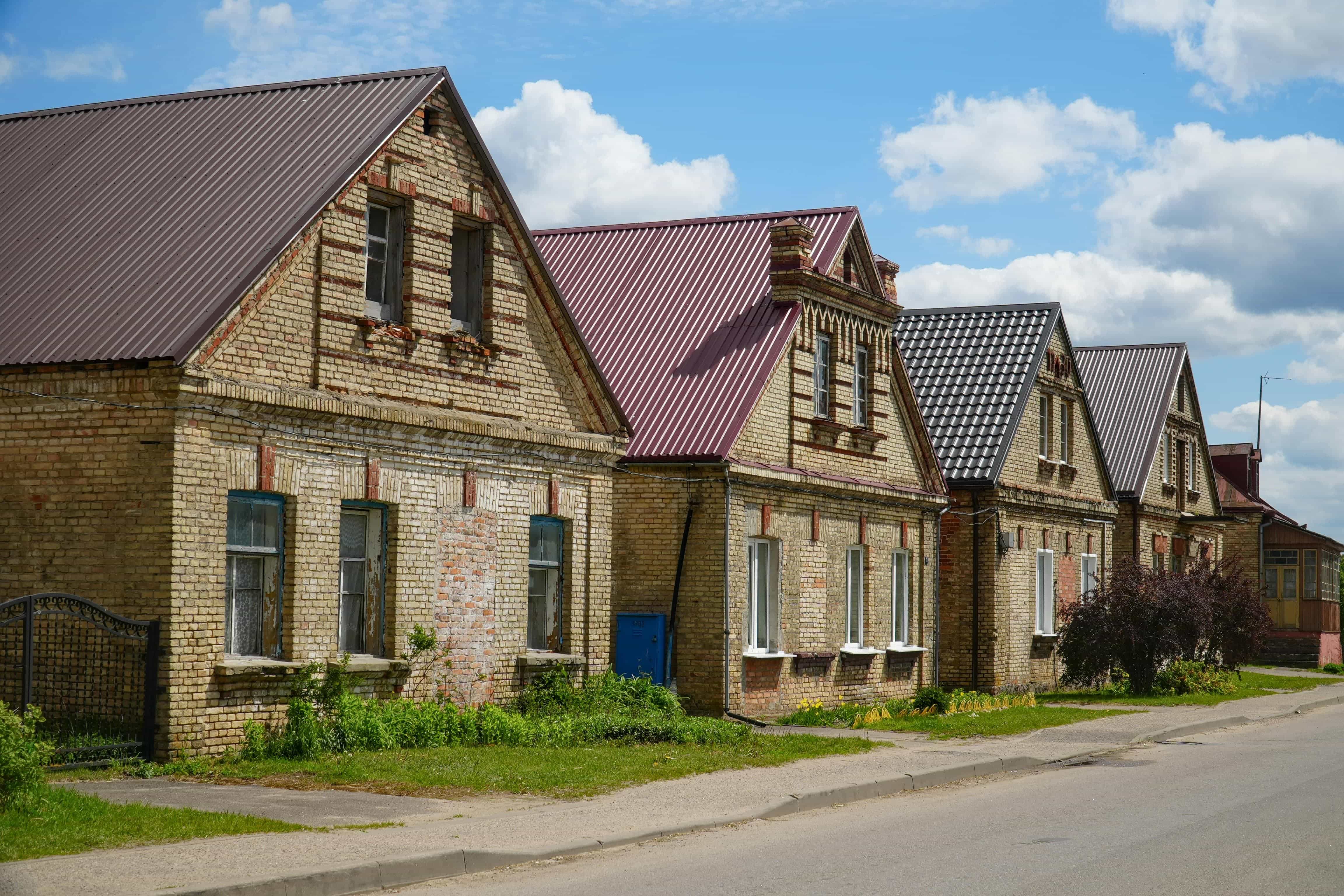 Morning Markets and the First Hours of the Street: How Old Neighborhoods Organize the Day