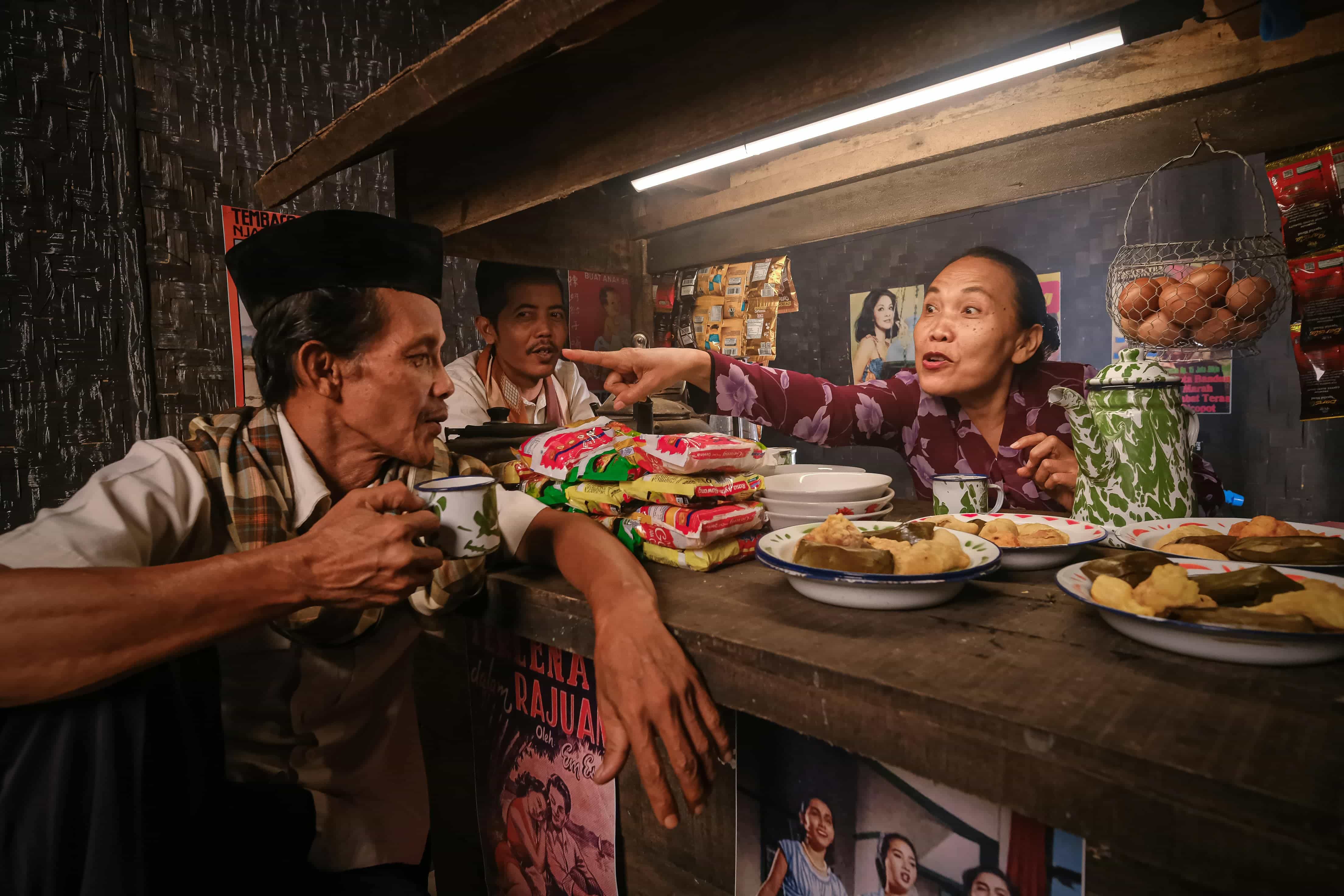 Why Tourists and Locals Read the Same Old Street So Differently