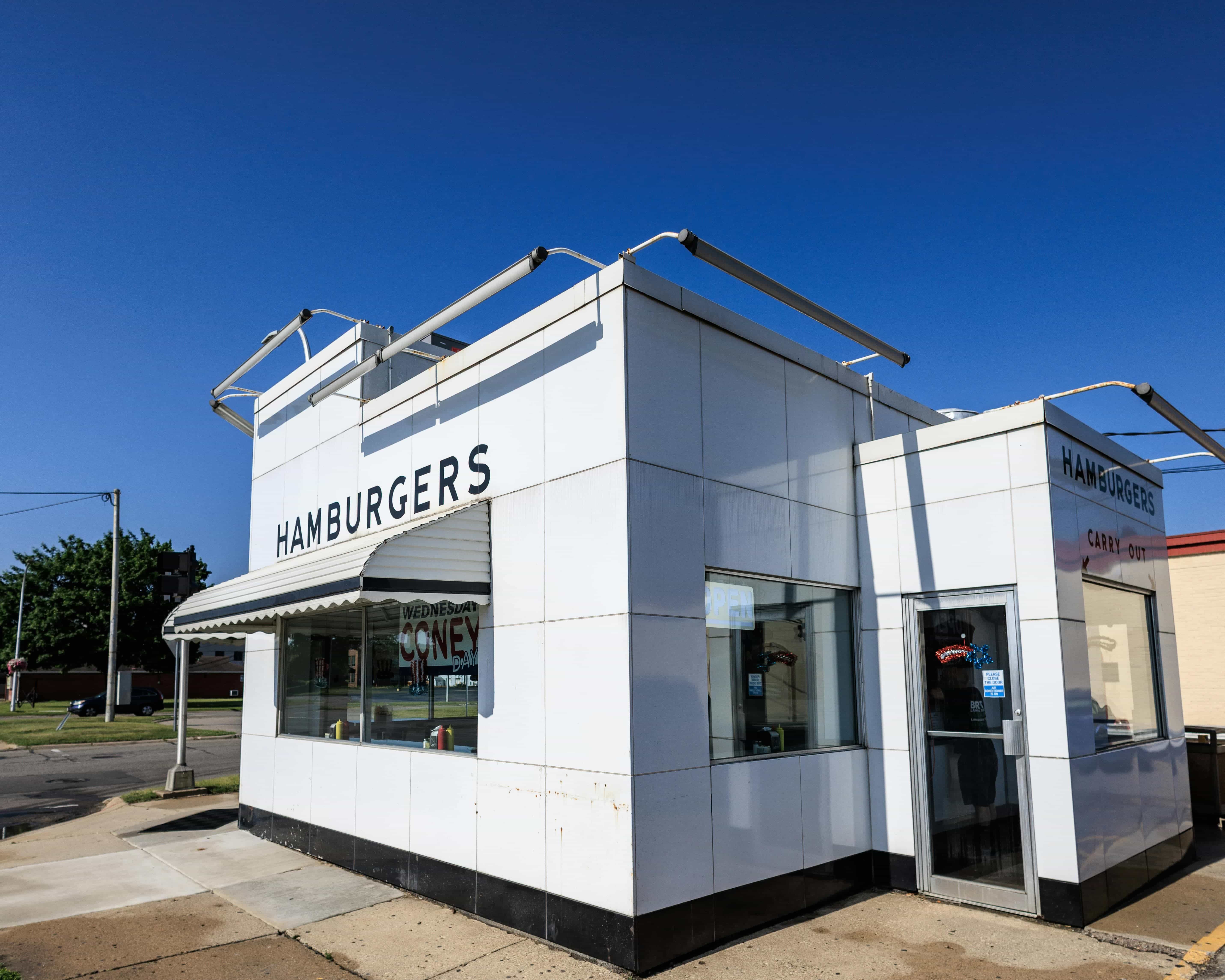 How Old Neighborhoods Stay Livable in Heat, Rain, and Wind